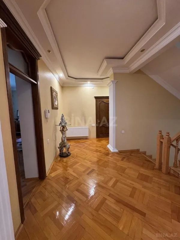 Satılır 8 otaqlı həyət evi 500 m²