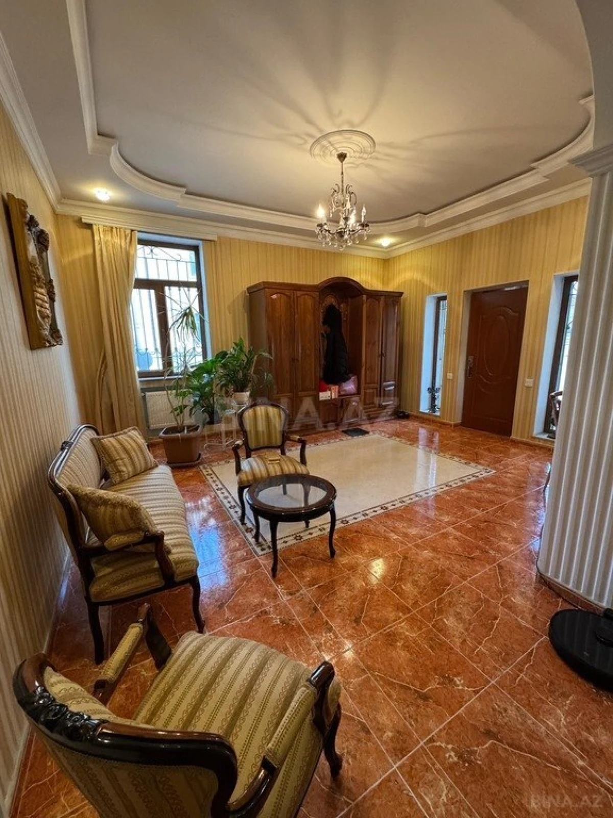 Satılır 8 otaqlı həyət evi 500 m²