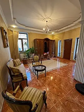 Satılır 8 otaqlı həyət evi 500 m²