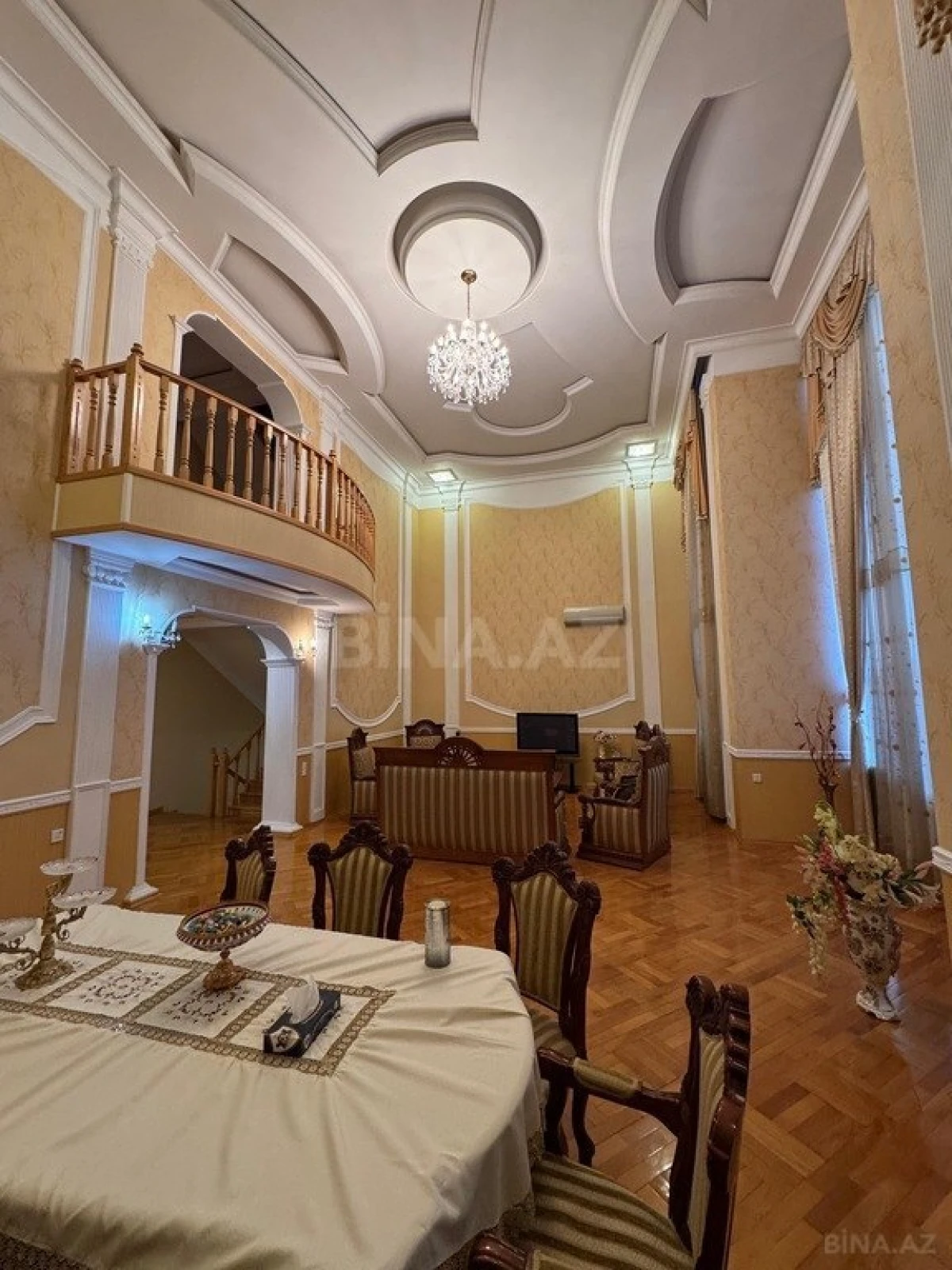 Satılır 8 otaqlı həyət evi 500 m²