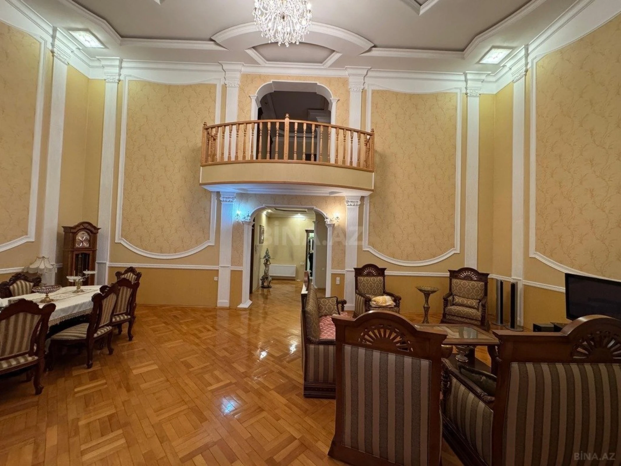 Satılır 8 otaqlı həyət evi 500 m²