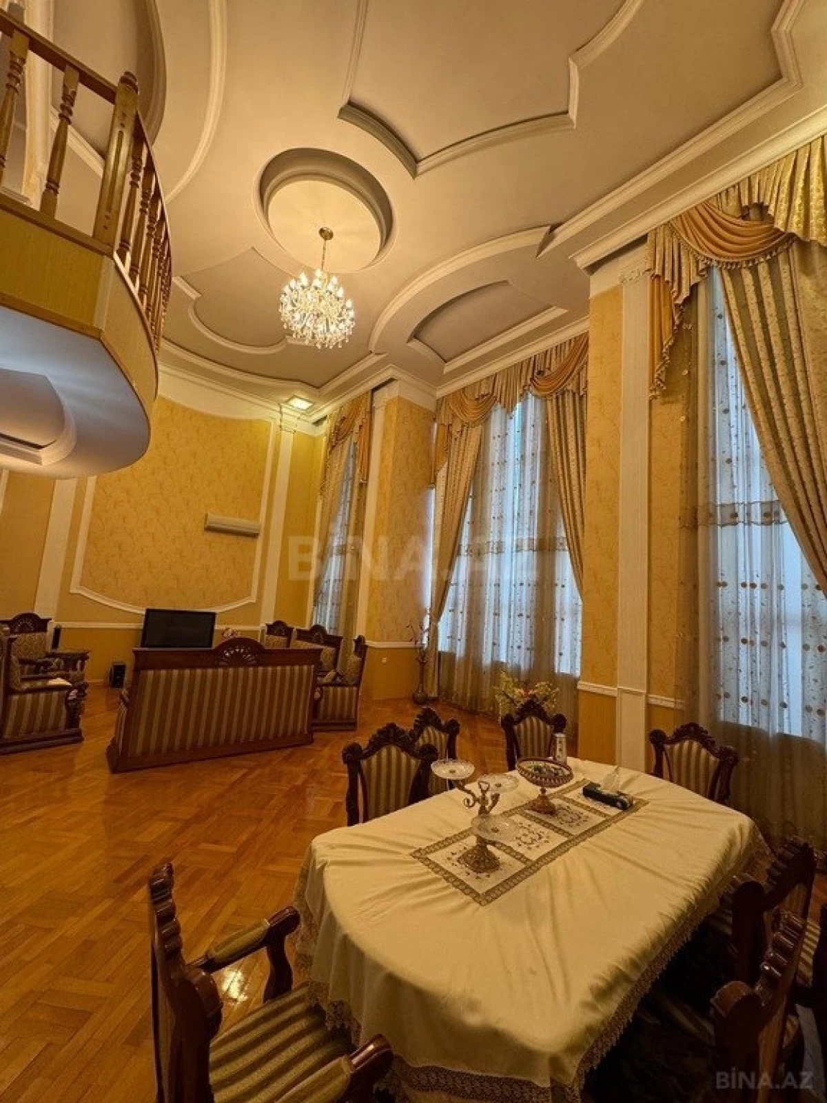 Satılır 8 otaqlı həyət evi 500 m²