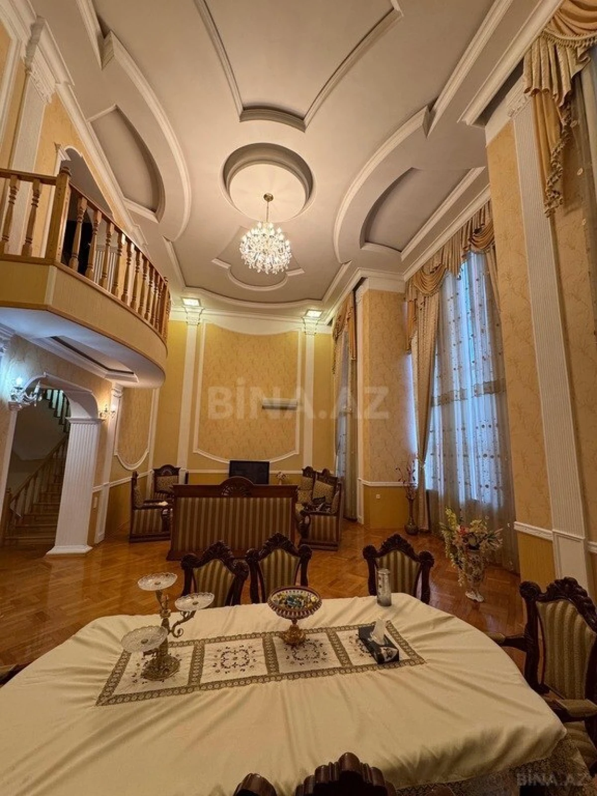 Satılır 8 otaqlı həyət evi 500 m²