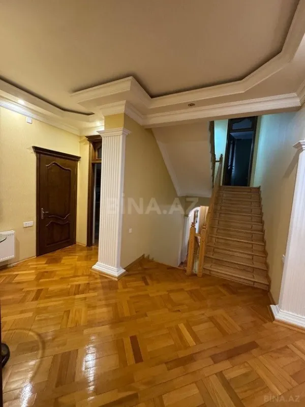 Satılır 8 otaqlı həyət evi 500 m²