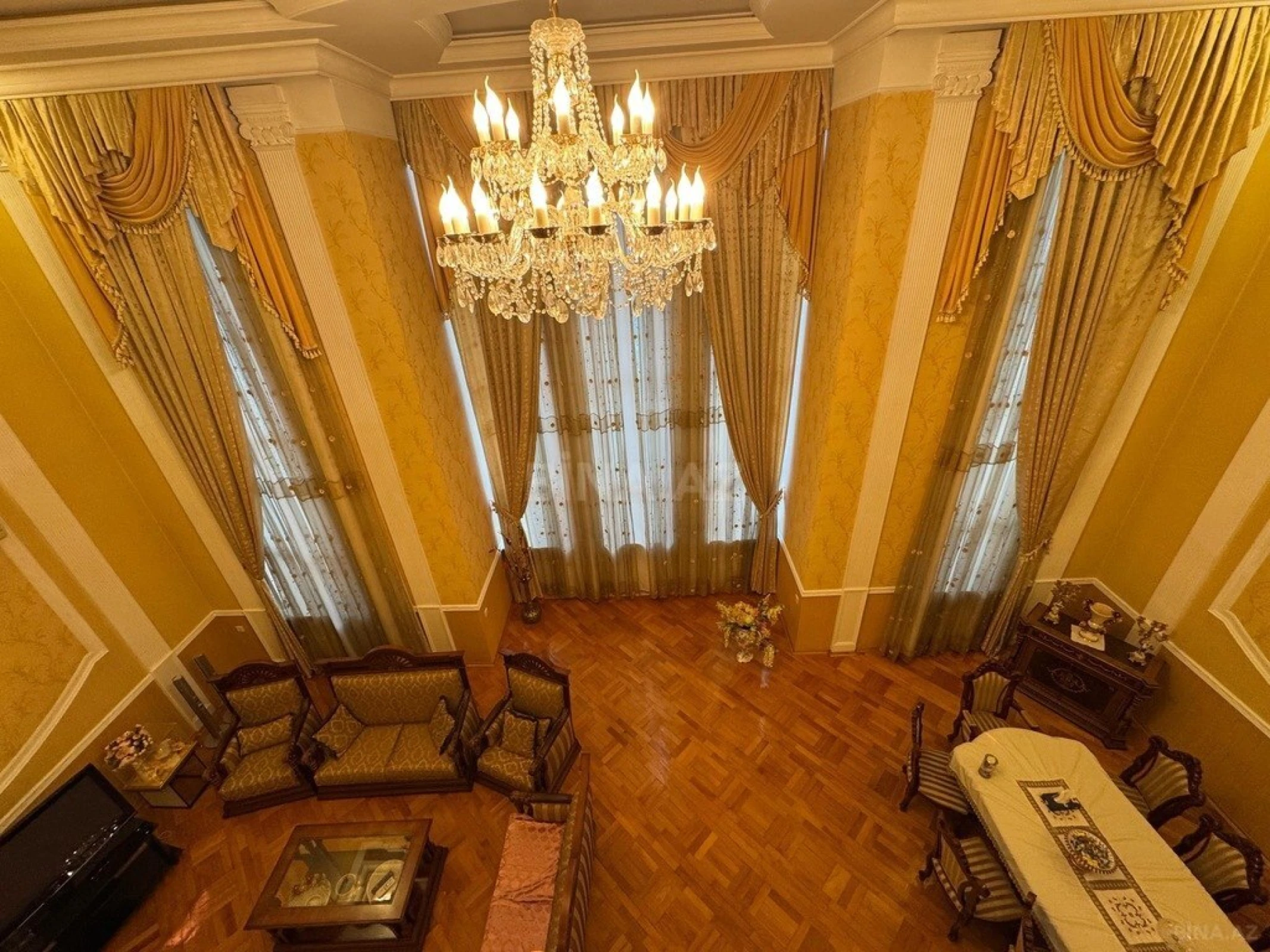 Satılır 8 otaqlı həyət evi 500 m²