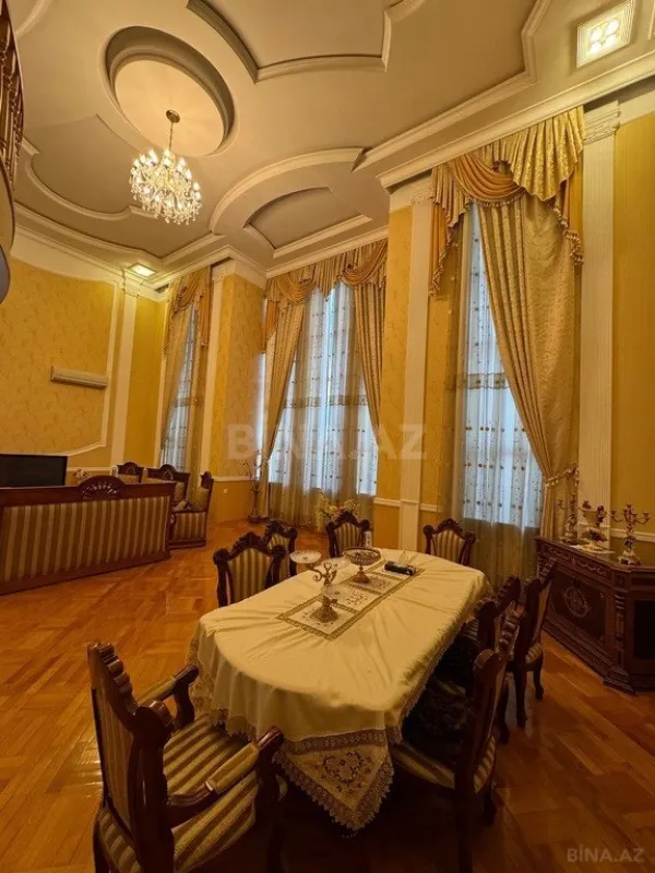 Satılır 8 otaqlı həyət evi 500 m²