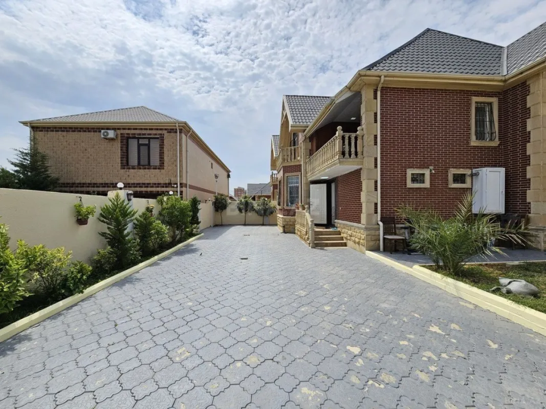 Satılır 5 otaqlı həyət evi 250 m²