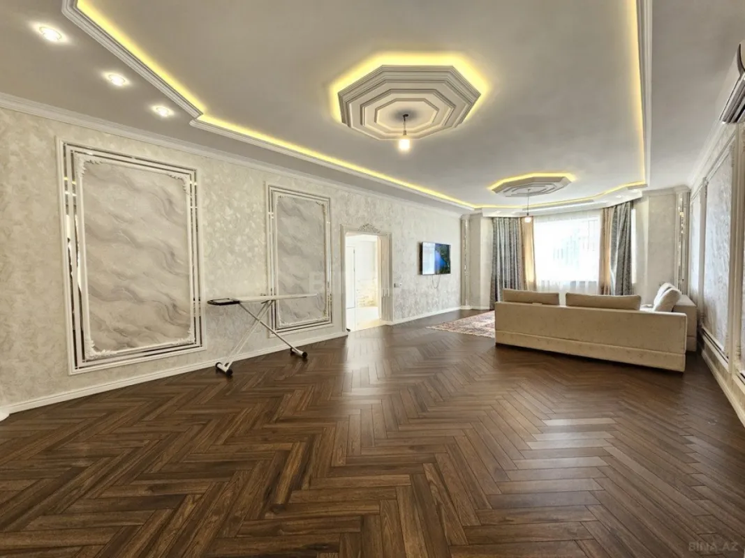 Satılır 5 otaqlı həyət evi 250 m²