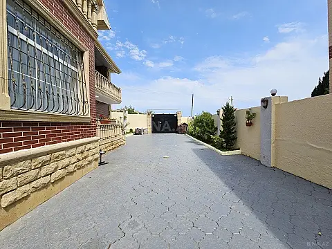 Satılır 5 otaqlı həyət evi 250 m²