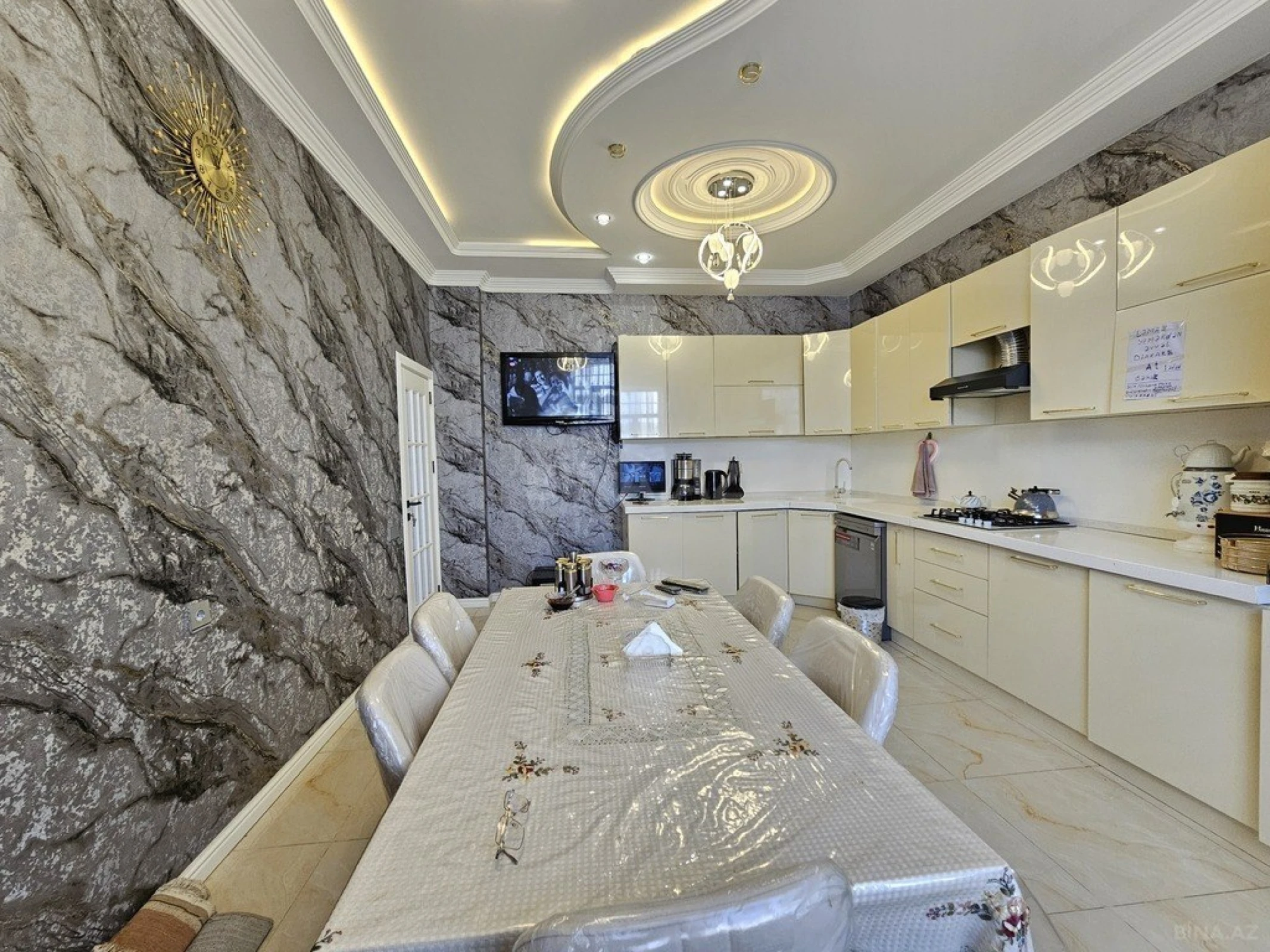 Satılır 5 otaqlı həyət evi 250 m²