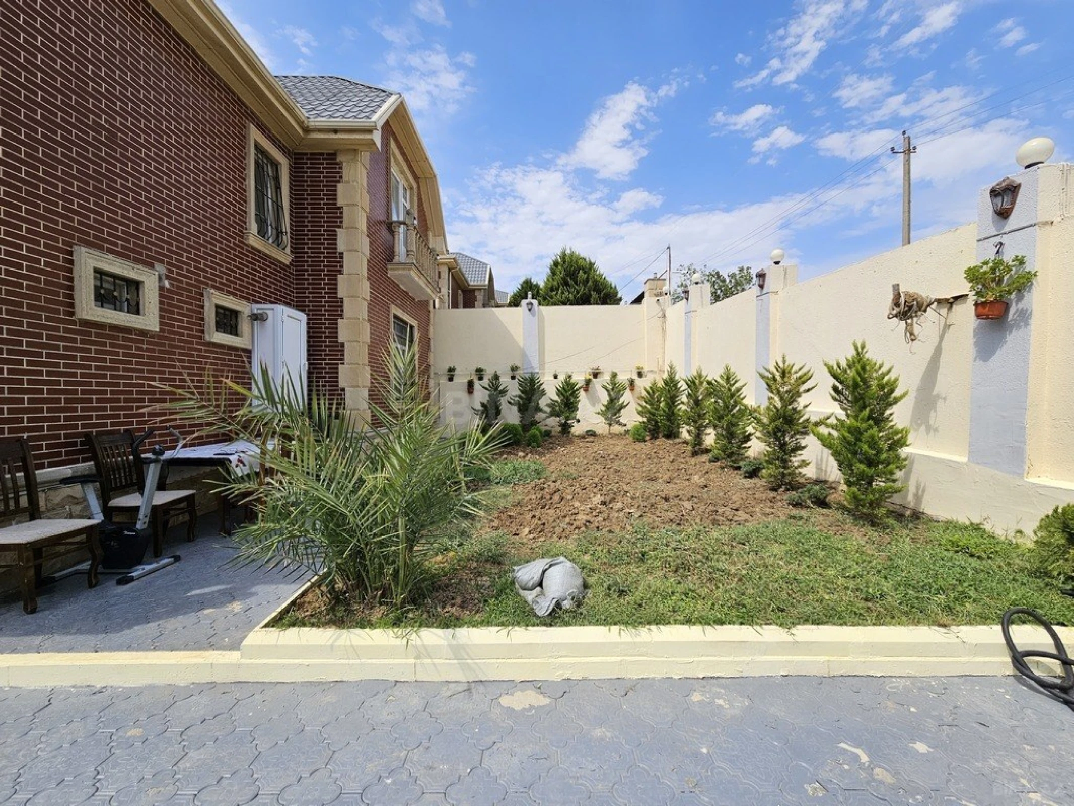 Satılır 5 otaqlı həyət evi 250 m²