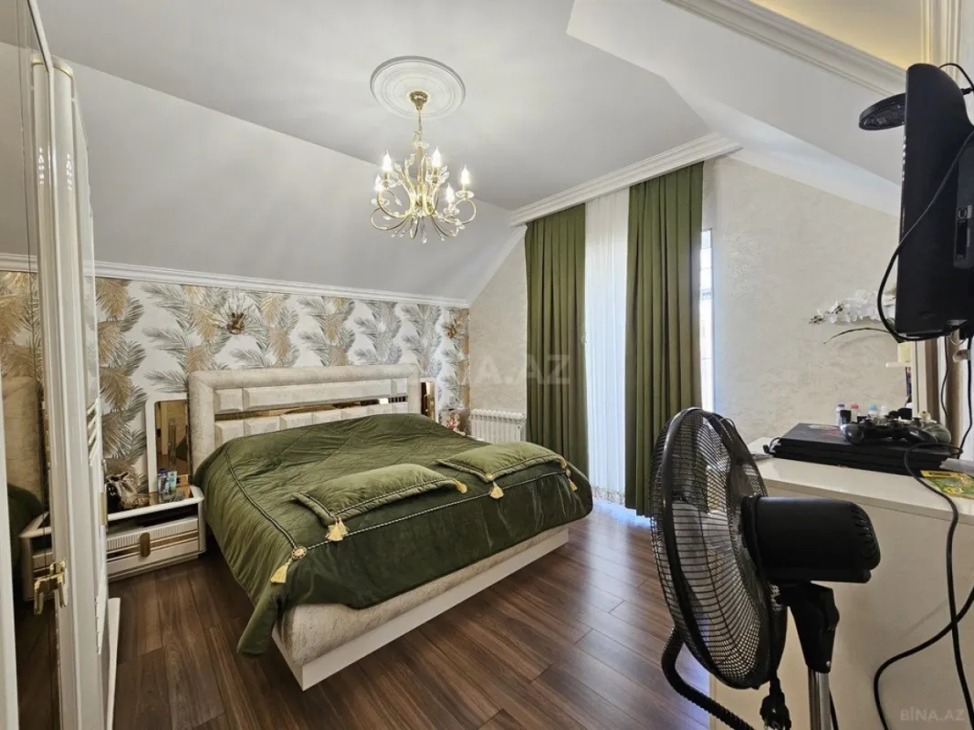 Satılır 5 otaqlı həyət evi 250 m²