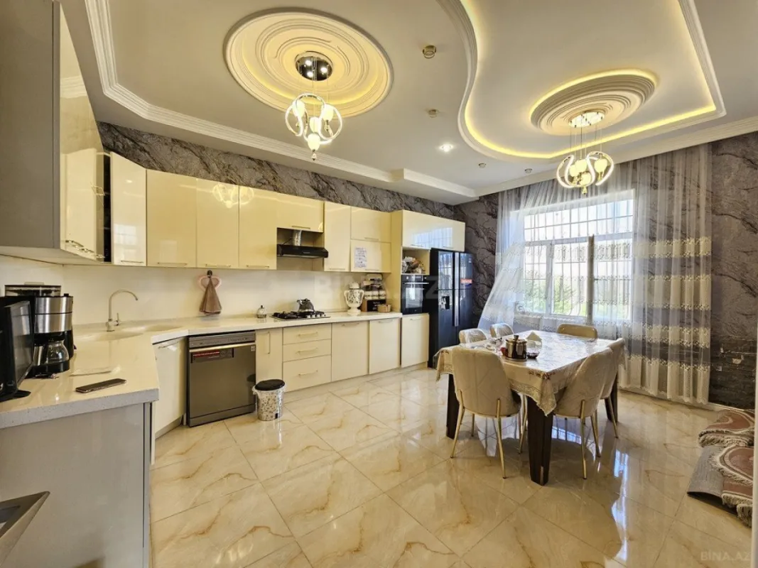 Satılır 5 otaqlı həyət evi 250 m²