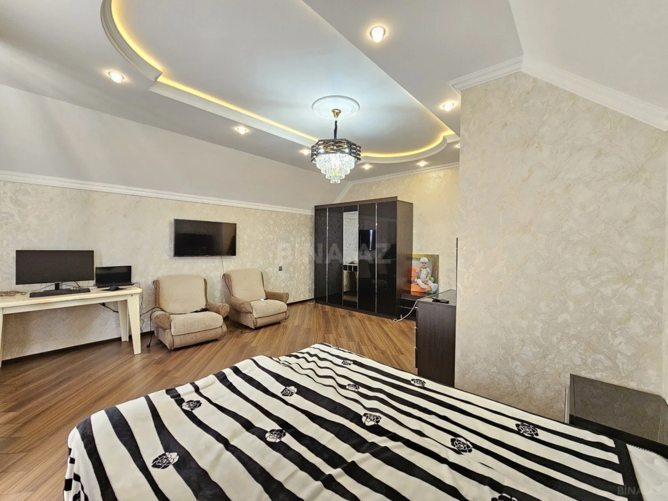 Satılır 5 otaqlı həyət evi 250 m²