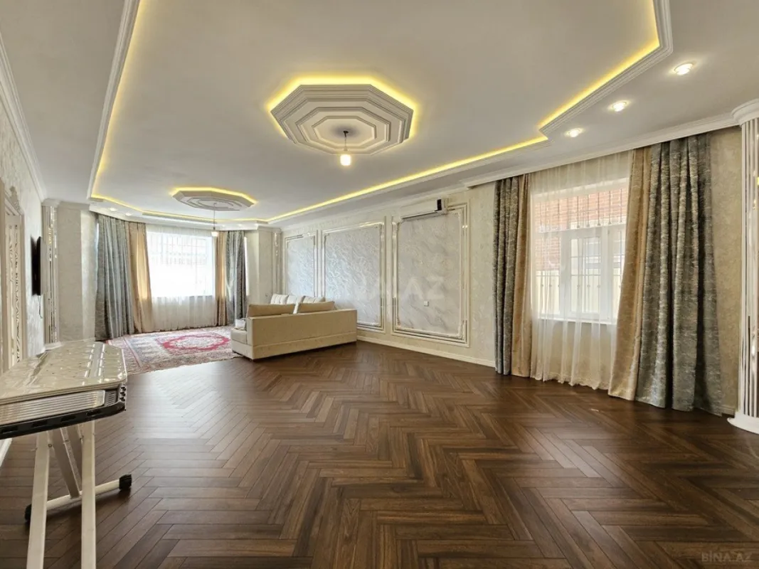 Satılır 5 otaqlı həyət evi 250 m²