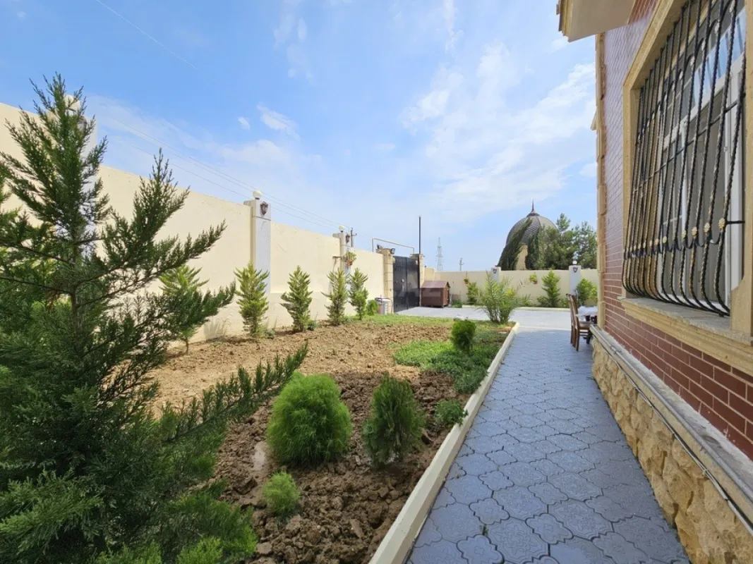 Satılır 5 otaqlı həyət evi 250 m²