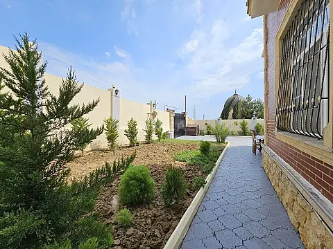 Satılır 5 otaqlı həyət evi 250 m²
