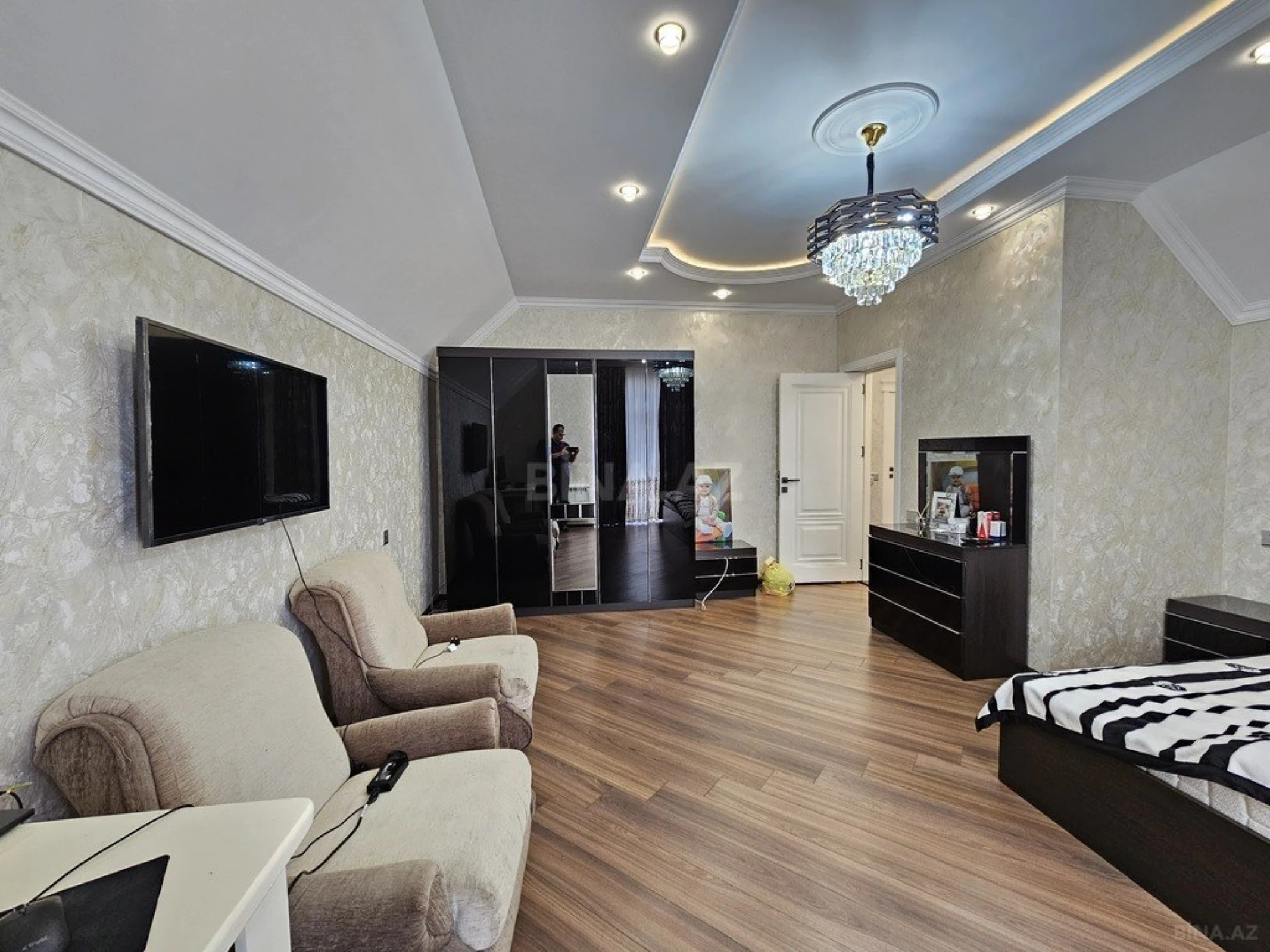 Satılır 5 otaqlı həyət evi 250 m²