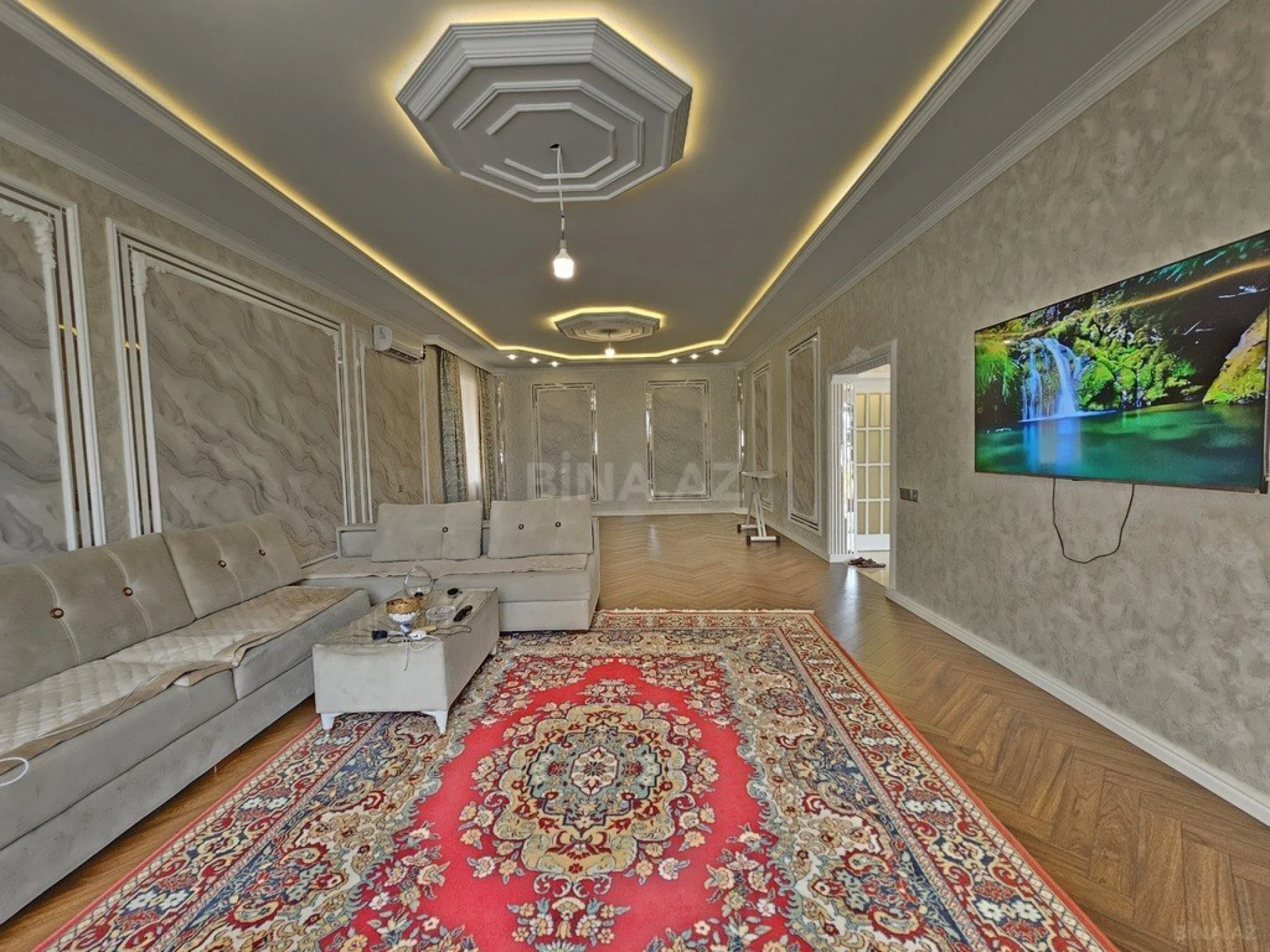 Satılır 5 otaqlı həyət evi 250 m²