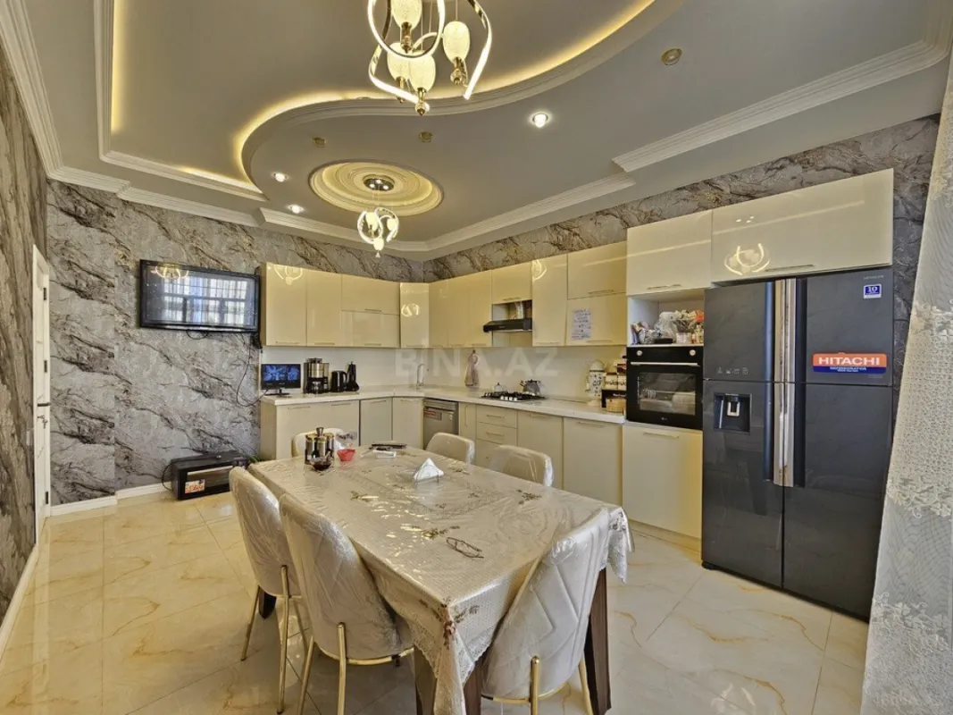 Satılır 5 otaqlı həyət evi 250 m²