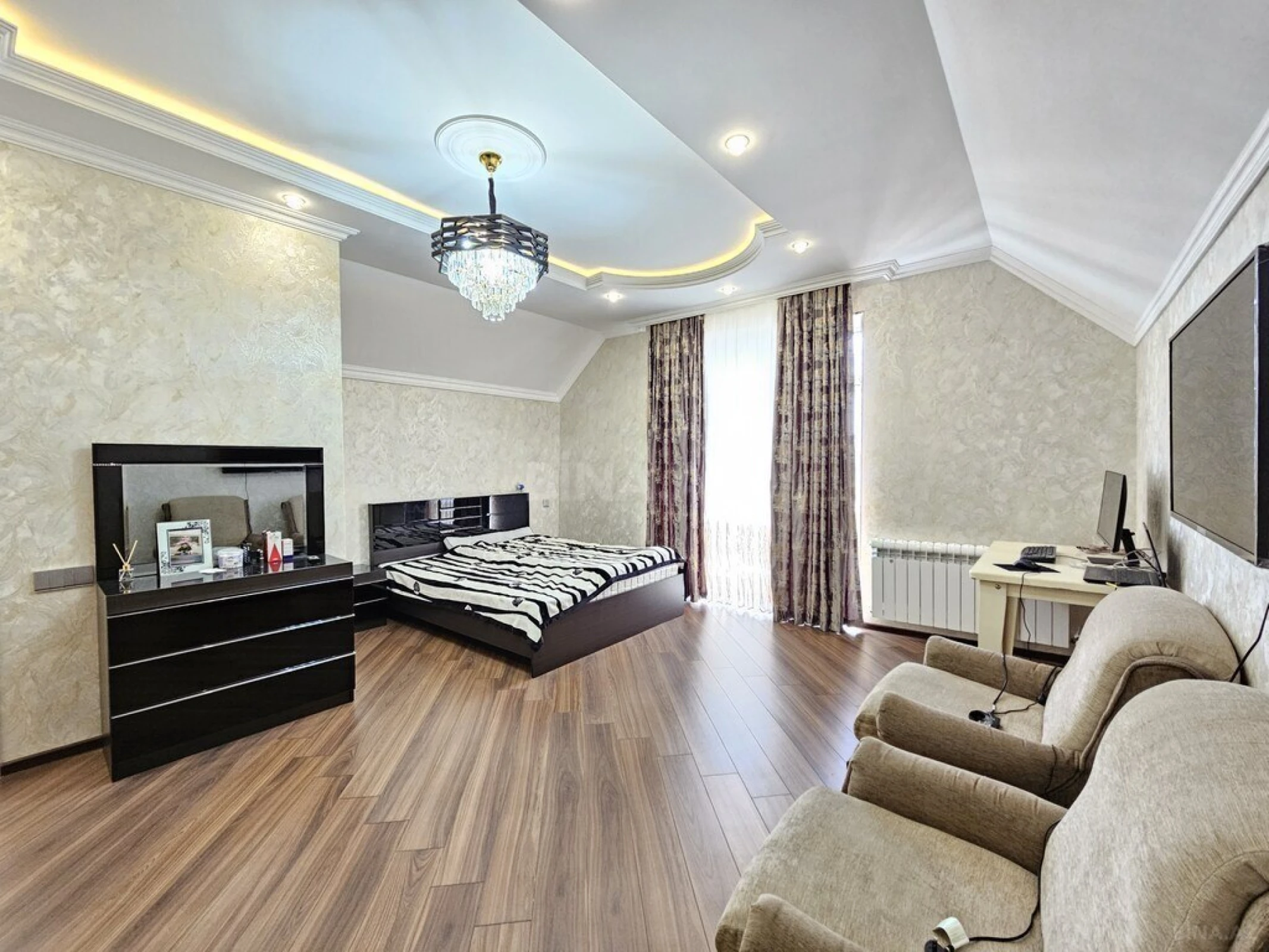 Satılır 5 otaqlı həyət evi 250 m²
