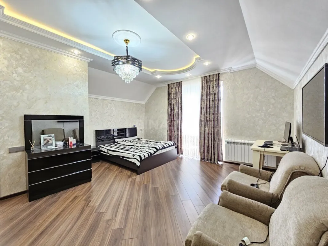 Satılır 5 otaqlı həyət evi 250 m²