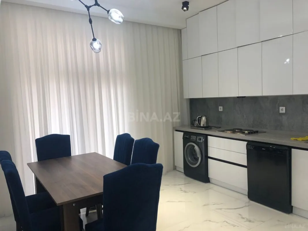 Satılır 4 otaqlı mənzil 180 m²