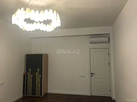 Satılır 4 otaqlı mənzil 180 m²