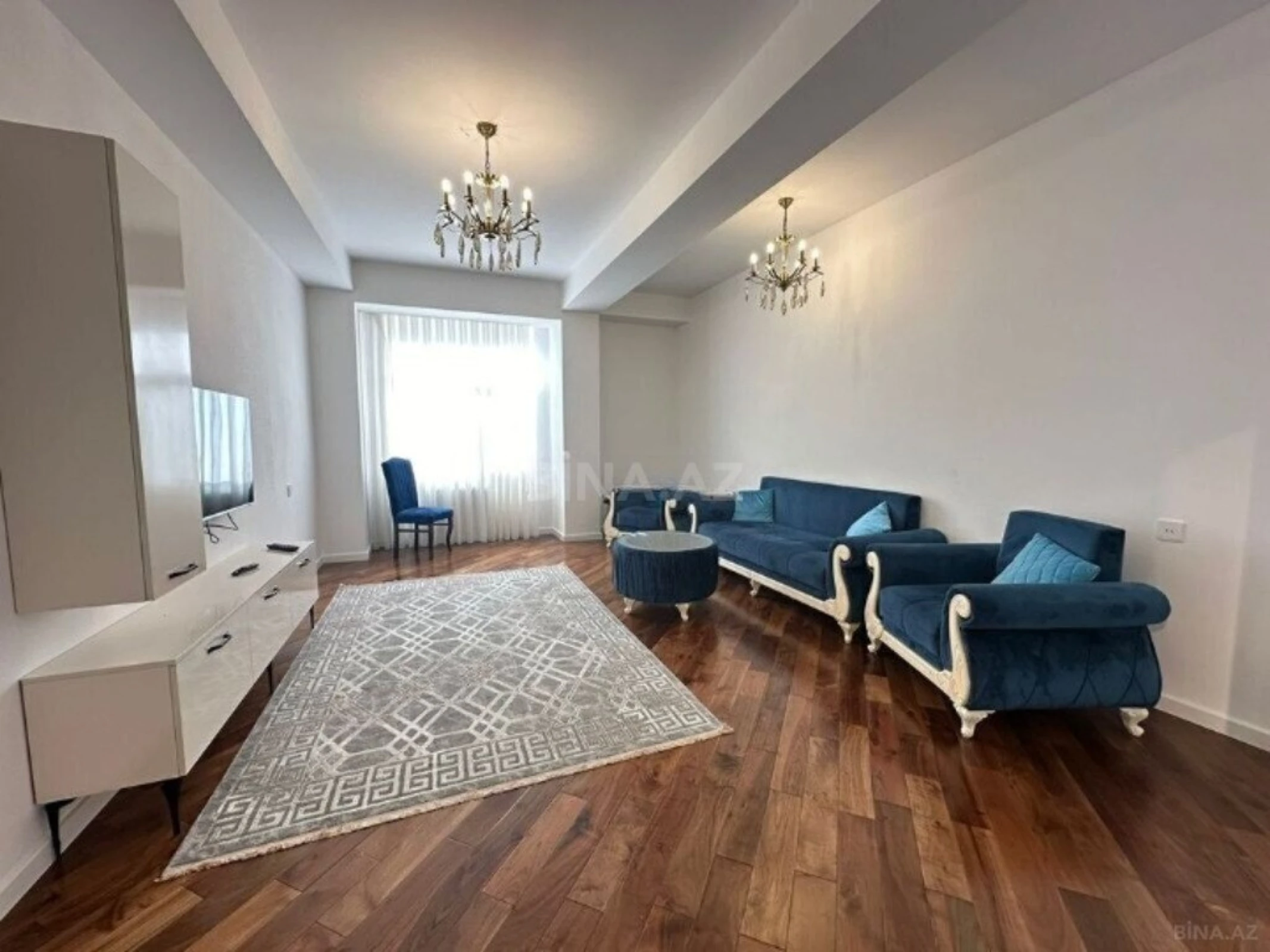 Satılır 4 otaqlı mənzil 180 m²