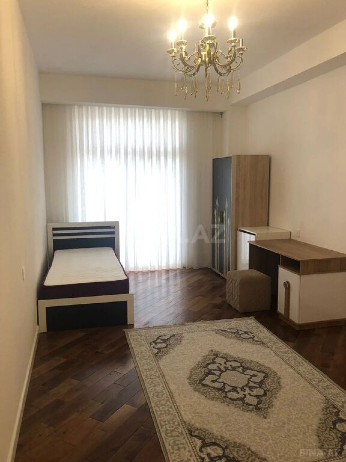 Satılır 4 otaqlı mənzil 180 m²