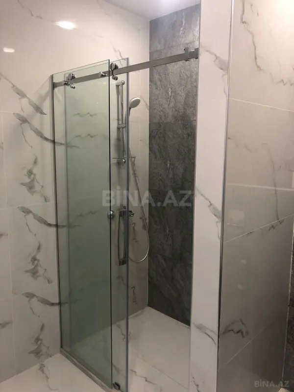 Satılır 4 otaqlı mənzil 180 m²