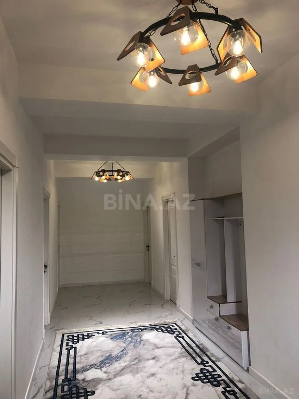 Satılır 4 otaqlı mənzil 180 m²