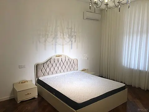 Satılır 4 otaqlı mənzil 180 m²