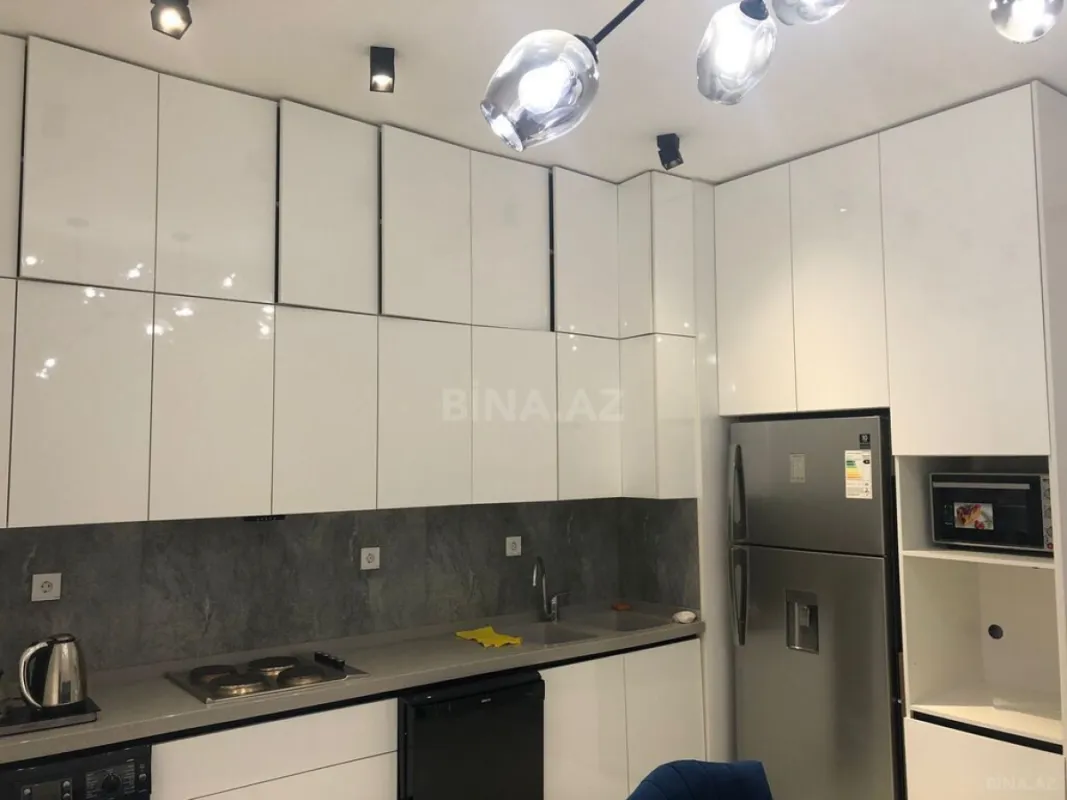 Satılır 4 otaqlı mənzil 180 m²