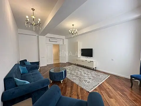 Satılır 4 otaqlı mənzil 180 m²