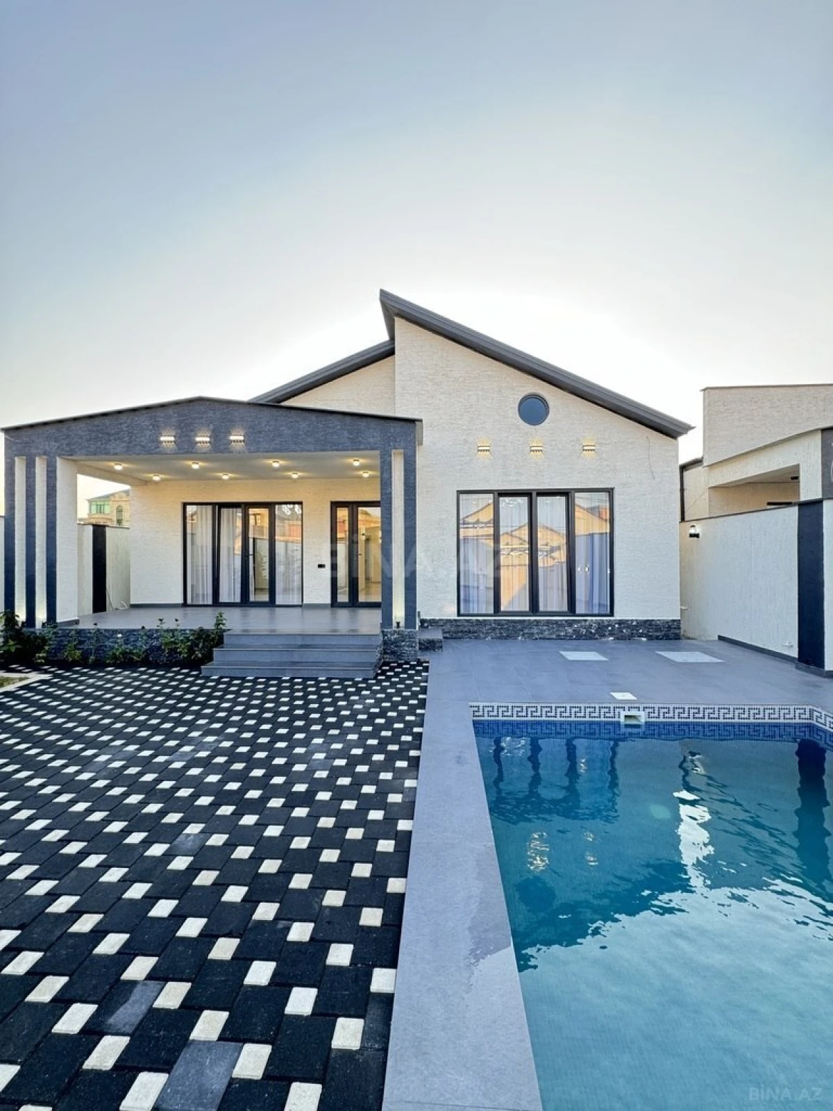 Satılır 4 otaqlı həyət evi 160 m²