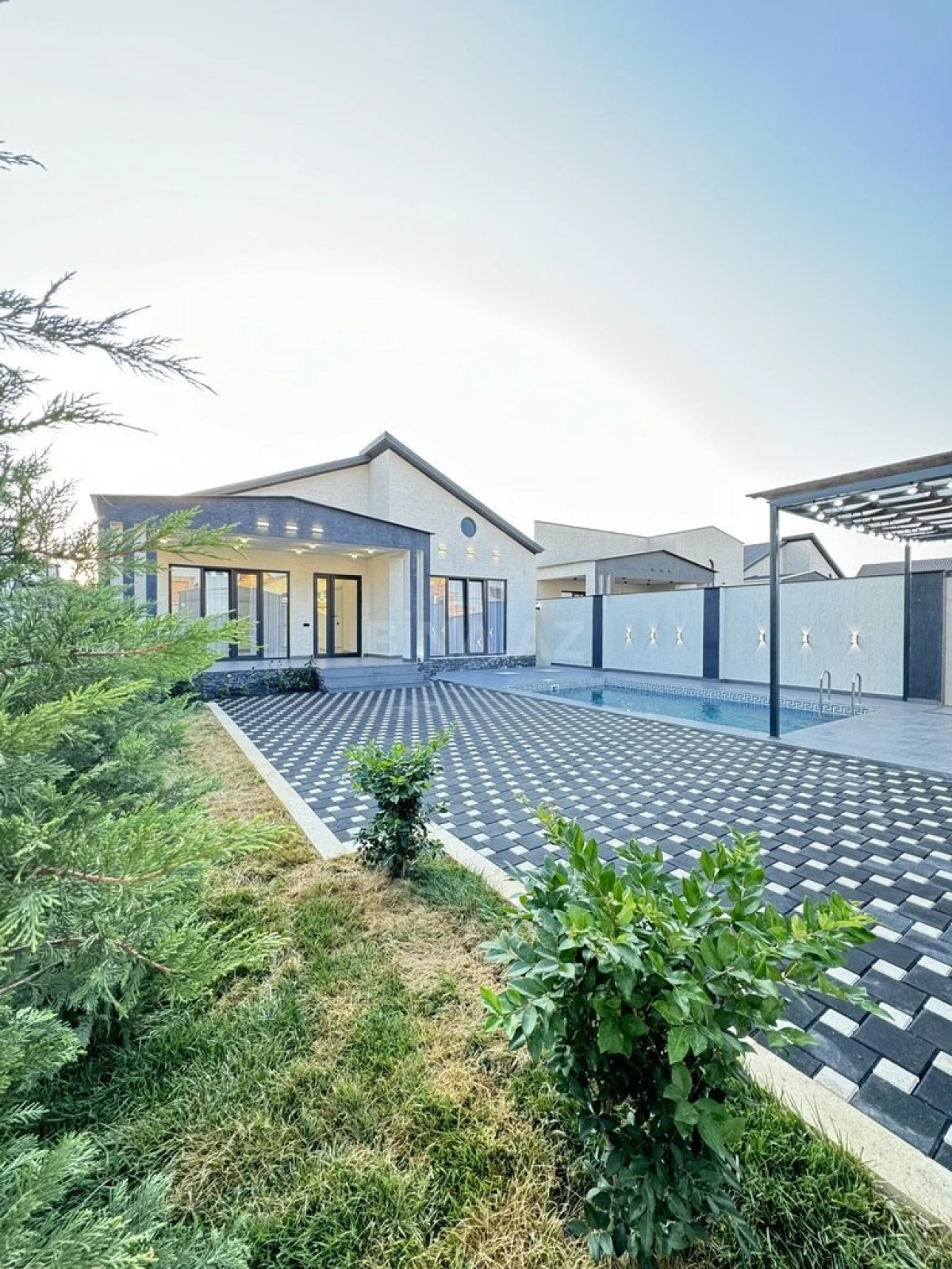 Satılır 4 otaqlı həyət evi 160 m²