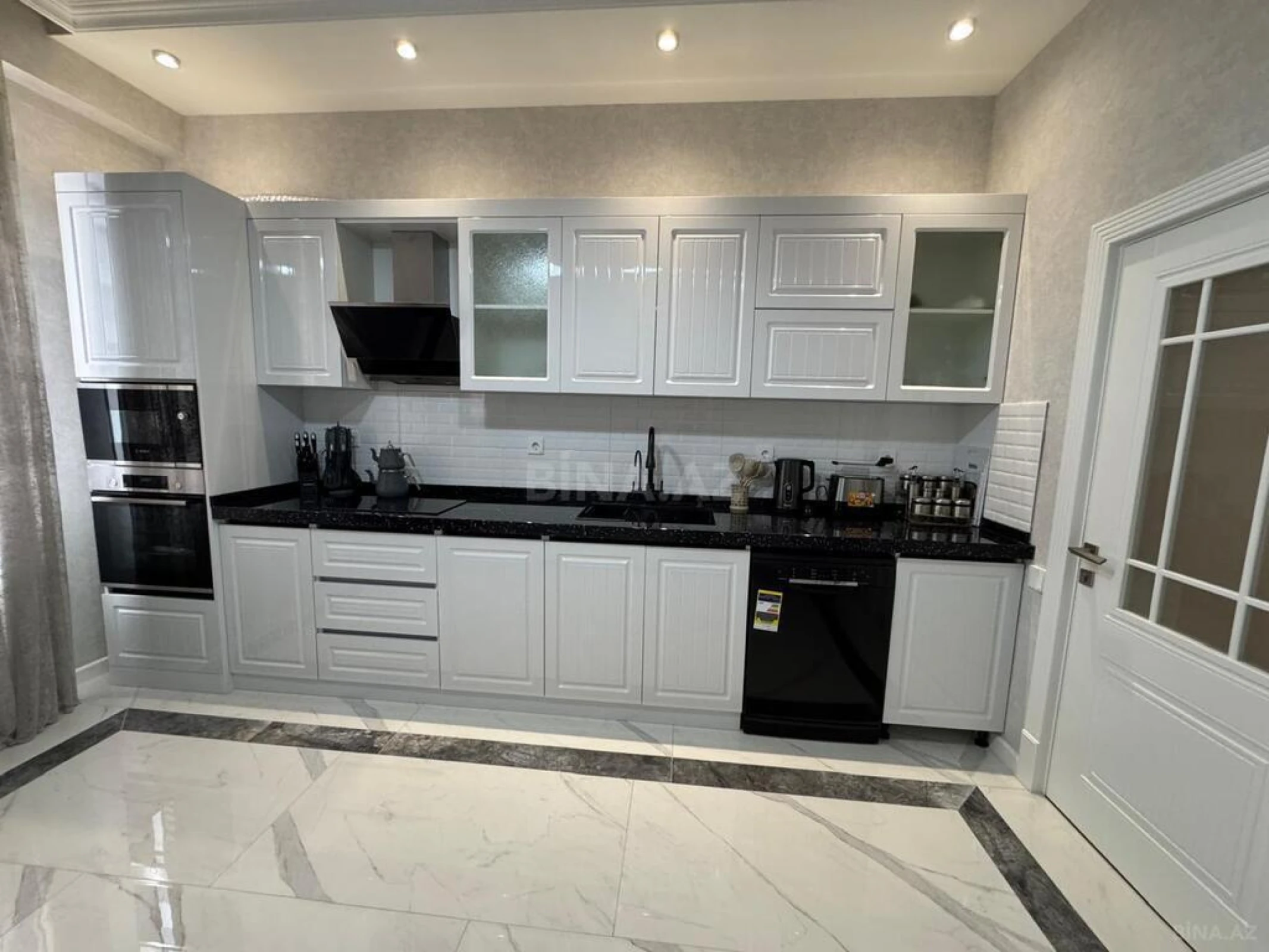 Kirayə verilir 3 otaqlı mənzil 130 m²