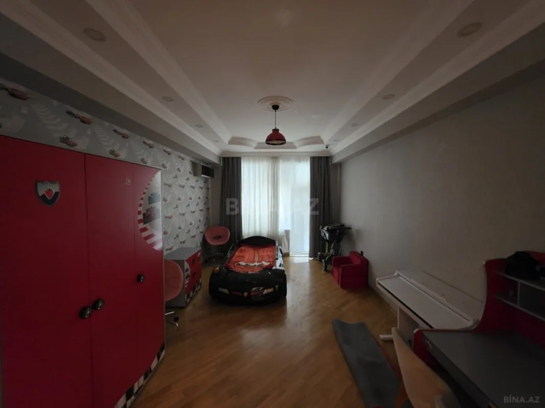 Kirayə verilir 5 otaqlı mənzil 263 m²