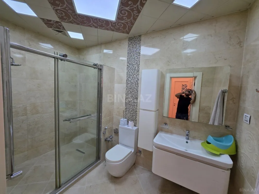 Kirayə verilir 5 otaqlı mənzil 263 m²