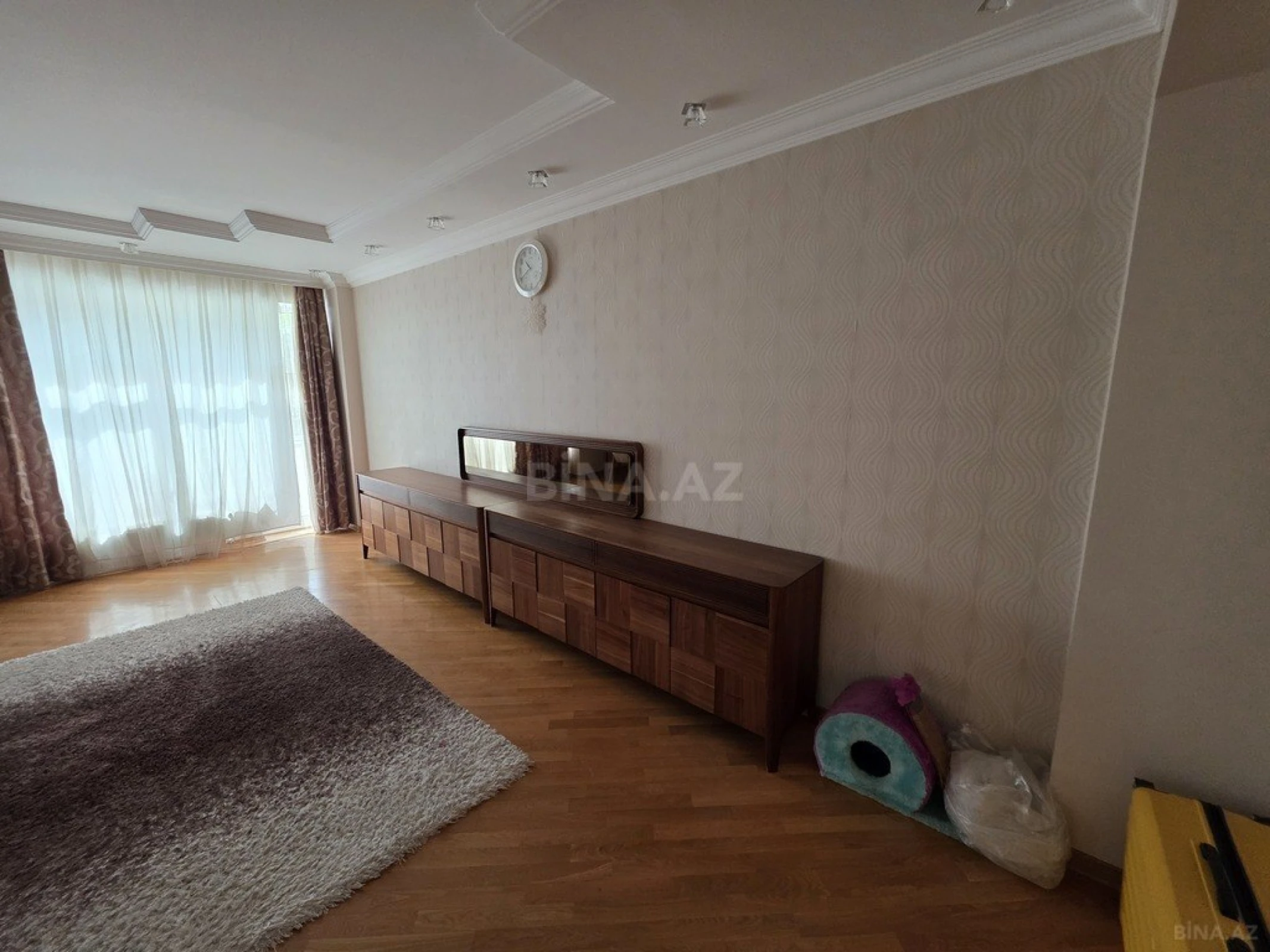 Kirayə verilir 5 otaqlı mənzil 263 m²