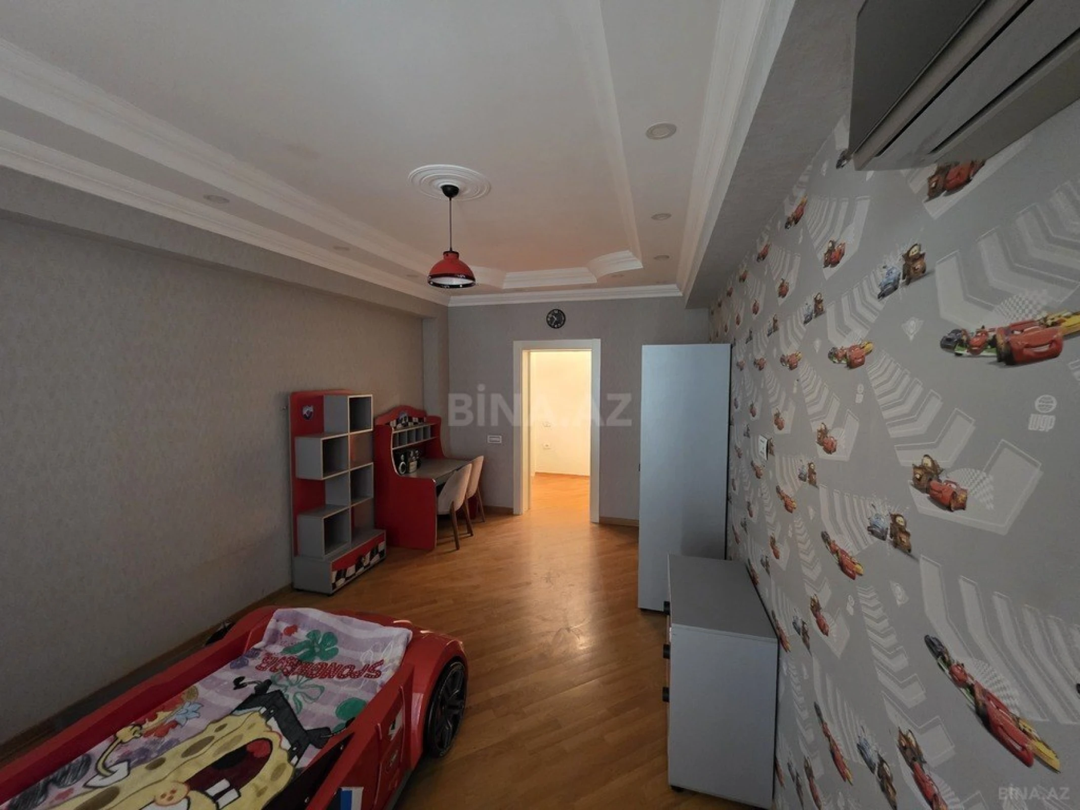 Kirayə verilir 5 otaqlı mənzil 263 m²