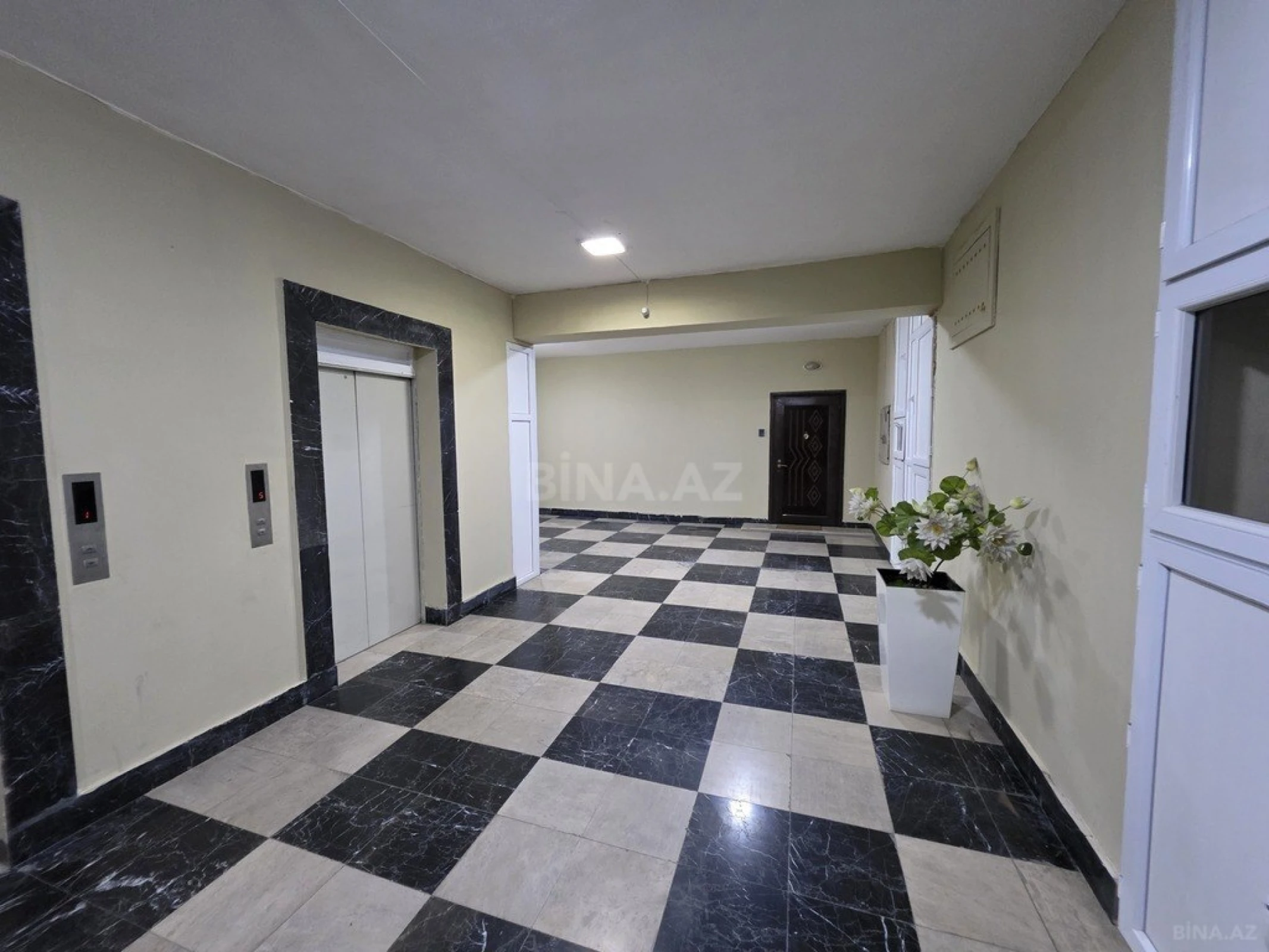 Kirayə verilir 5 otaqlı mənzil 263 m²