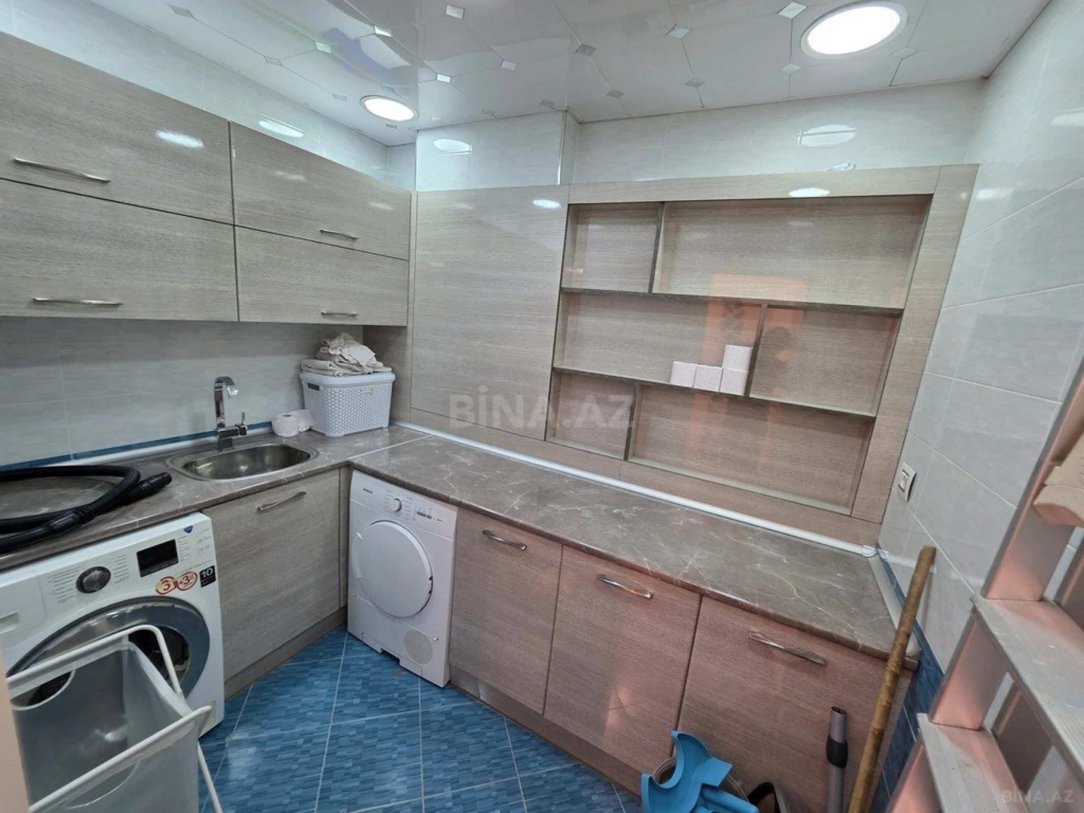 Kirayə verilir 5 otaqlı mənzil 263 m²