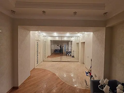 Kirayə verilir 5 otaqlı mənzil 263 m²