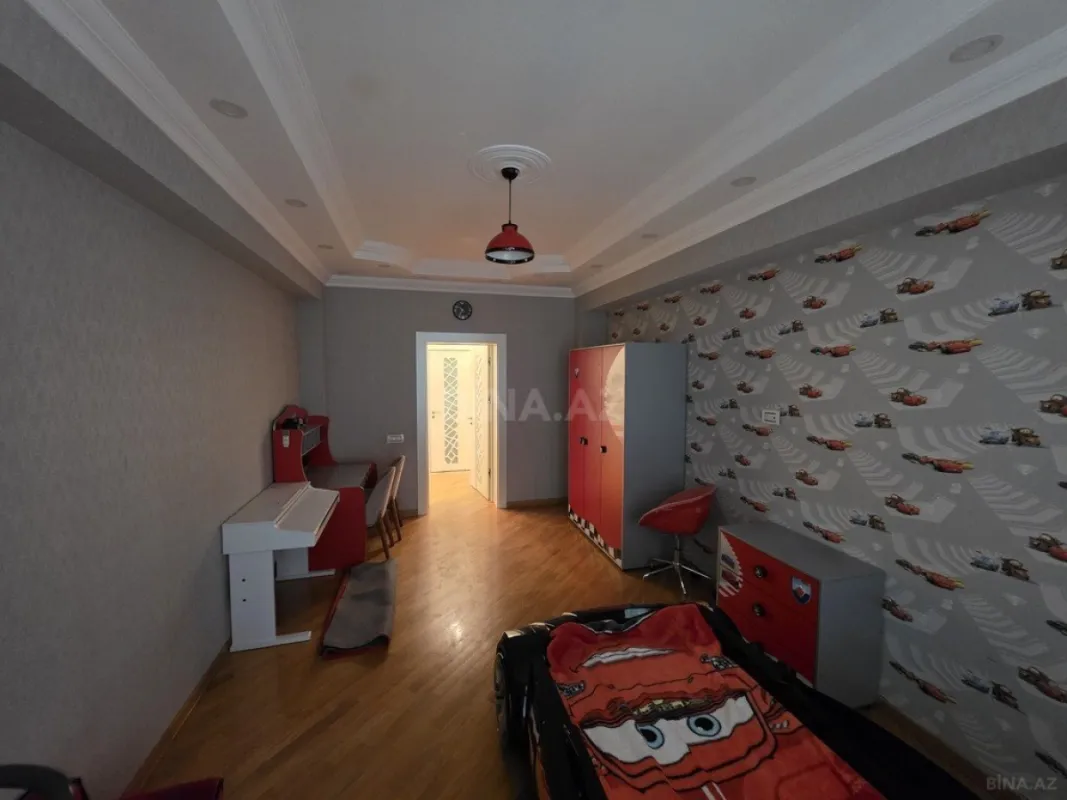 Kirayə verilir 5 otaqlı mənzil 263 m²