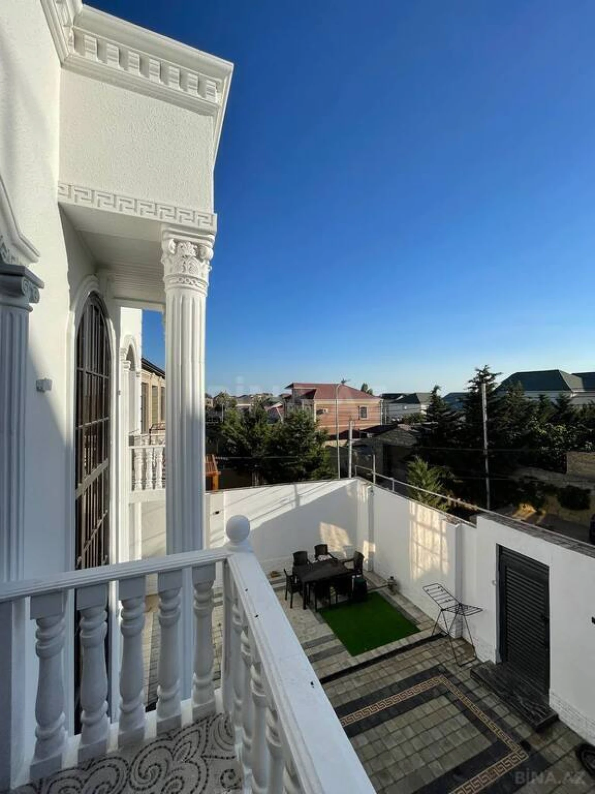Satılır 8 otaqlı həyət evi 240 m²