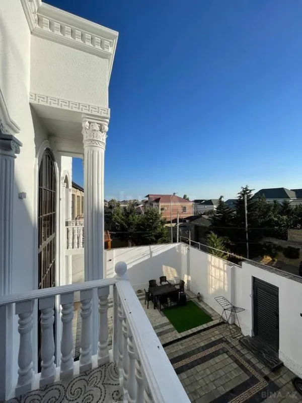 Satılır 8 otaqlı həyət evi 240 m²