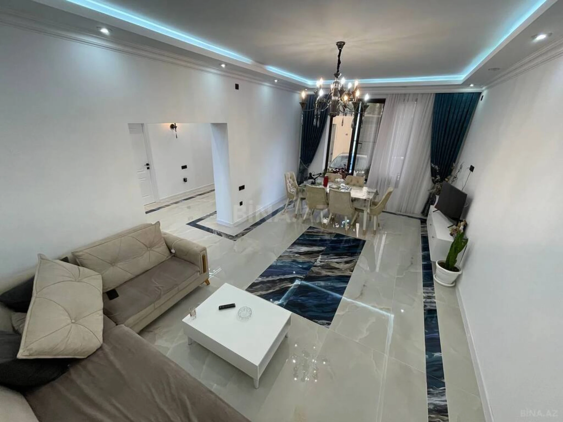 Satılır 8 otaqlı həyət evi 240 m²