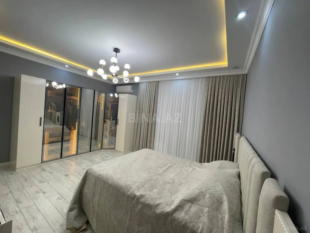 Satılır 8 otaqlı həyət evi 240 m²